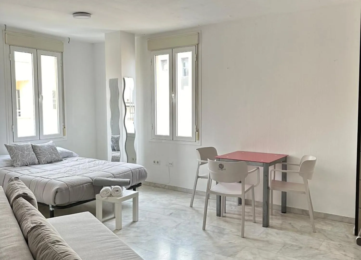 Huelin Beach & Station Malaga Apartment
